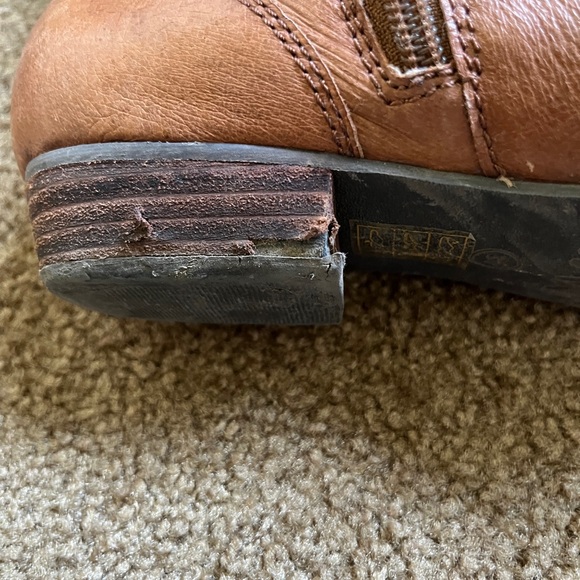 Tan leather boots - Picture 5 of 7